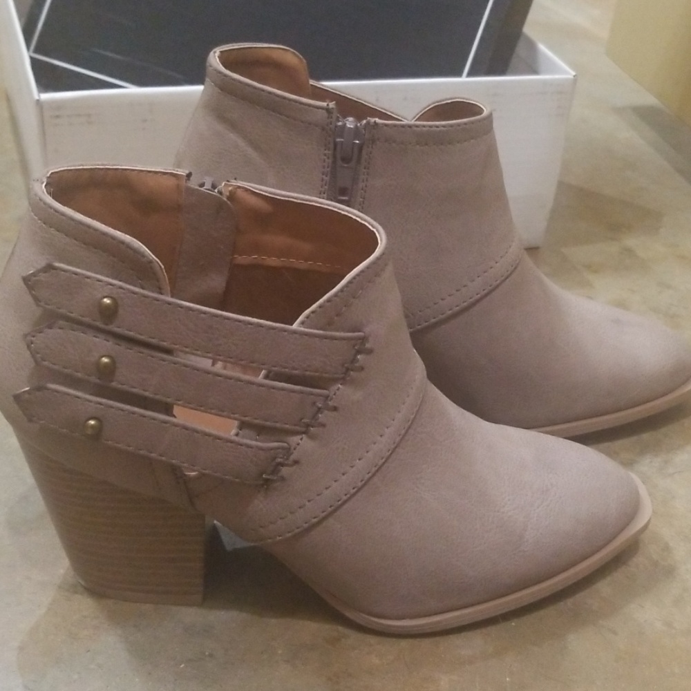 Taupe brown boots